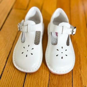 NWOT L’Amour Joy Classic Leather T-Strap Mary Jane Shoe